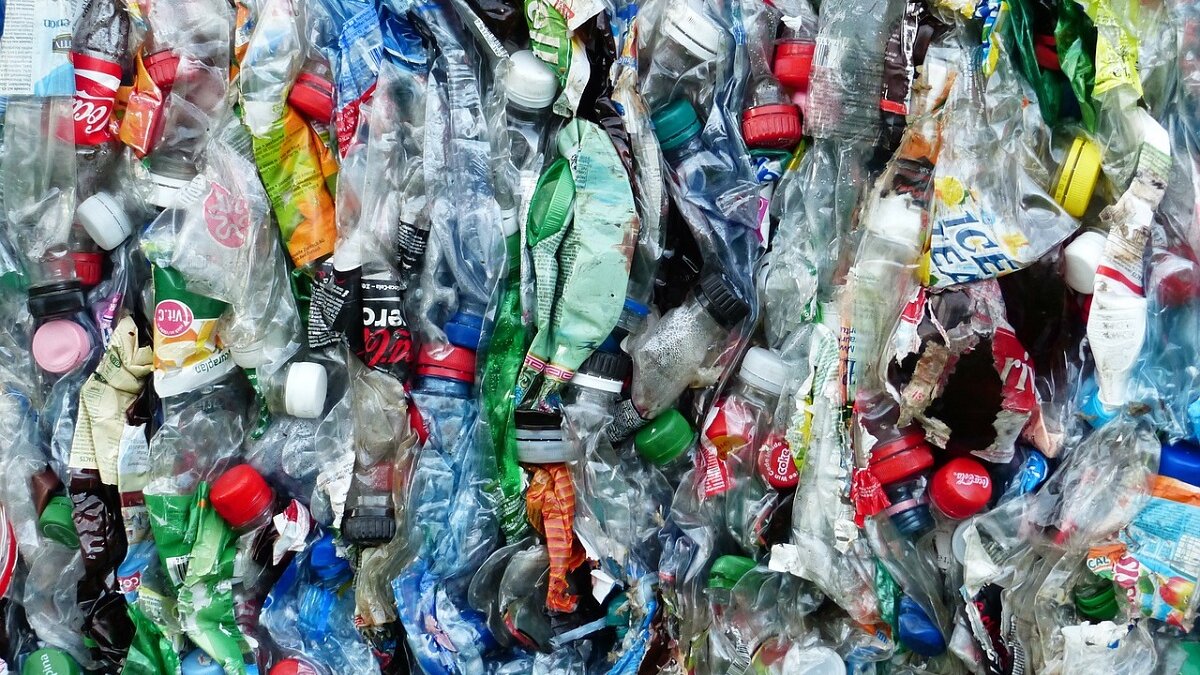 Recycling plastic flessen